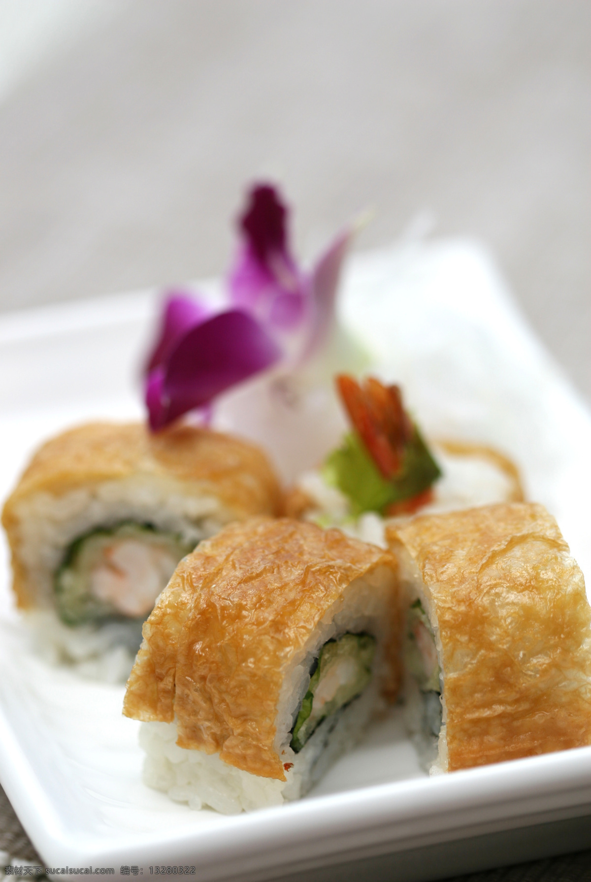 餐饮美食 豆腐皮 美食 盘子 日本 日本美食 豆腐皮寿司卷 寿司 白饭 蔬菜 生菜 紫菜 寿司卷 炸虾 风景 生活 旅游餐饮