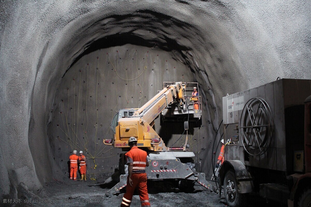 正在 施工 隧道 建筑 灯光 工人 工作 建筑景观 自然景观