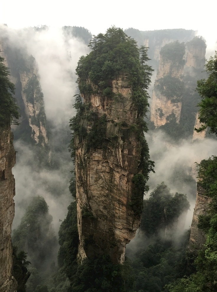 张家界风景 张家界风光 张家界群山 小溪 河流 陡峭 仙境 阿凡达 张家界 武陵源 山峰 森林公园 山 黄龙洞 世界遗产 世界地质公园 自然景观 风景名胜 悬崖 如梦似幻 云雾缭绕 方山台寨 障谷沟壑 高山大川 山水画 旅游摄影 自然风景