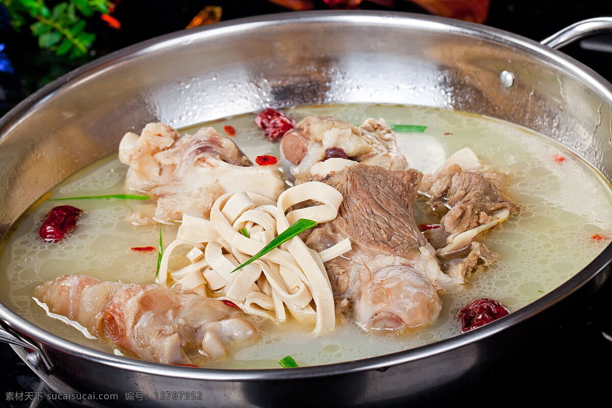 肉骨头火锅 火锅 肉骨头 骨头 千张 煲汤 传统美食 清汤 餐饮美食