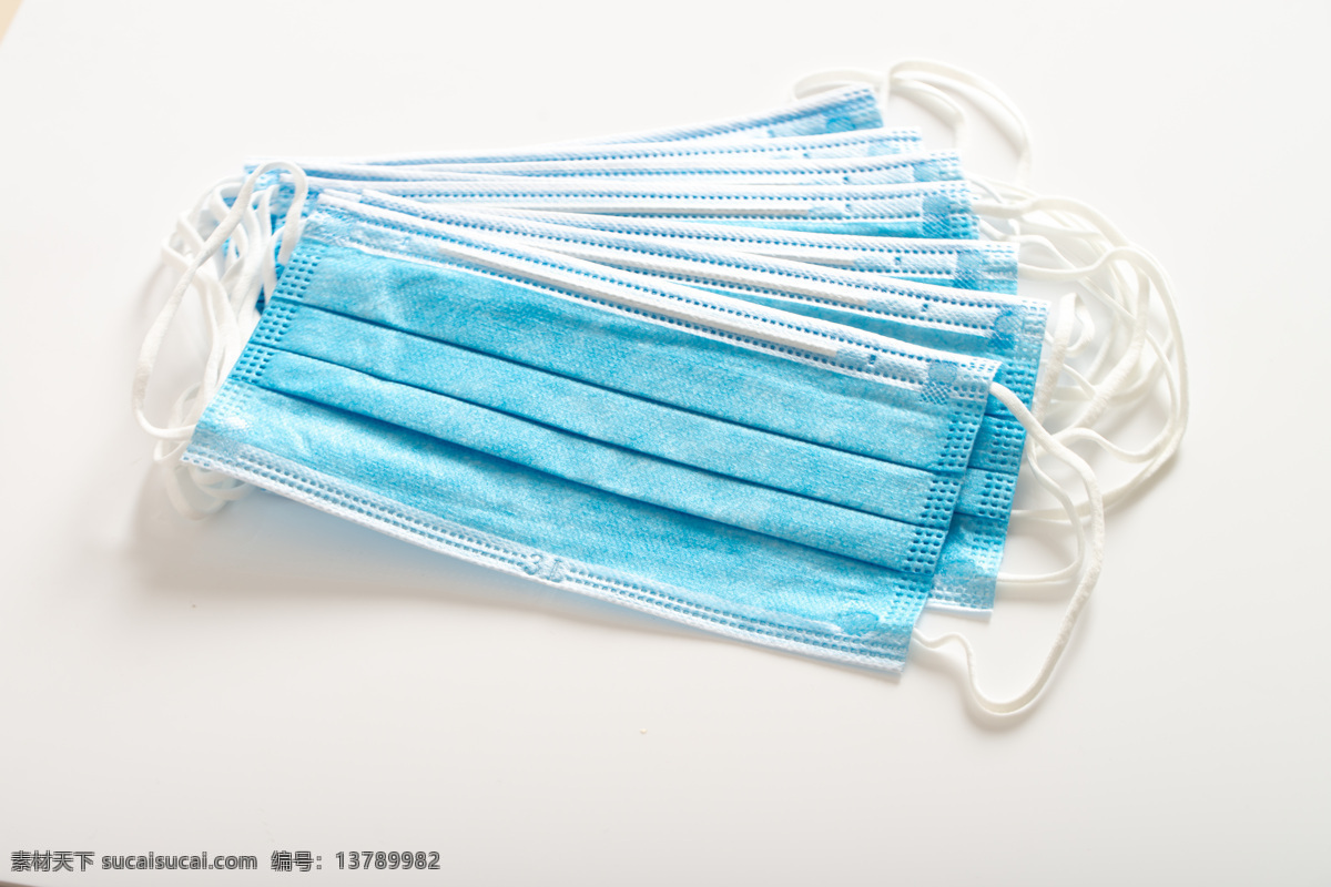 口罩 医疗工具 医疗用品 医疗器械 健康保健 医疗 保健 个人护理 卫生 健康生活方式 卫生保健 医生 医院 护士 一次性 纱布 无纺布 服务 流感 病毒 外科 禽流感 病原 炎症 生病 隔离 影棚 拍摄 蓝色 物体 白色 保护 传媒 健康 图像 彩色 留白 背景 分离 静物 特写 无人 生活百科 家居生活