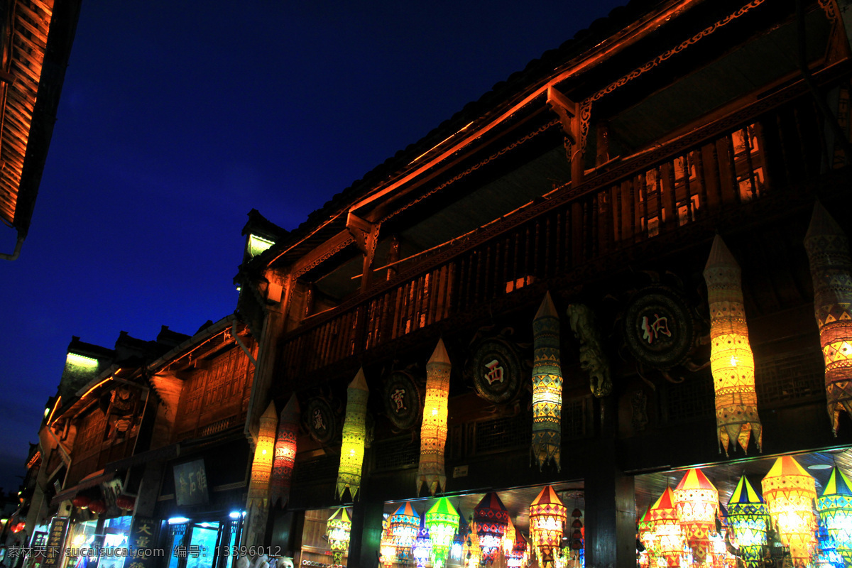 吊灯 古典 黄山 徽派 建筑 街道 街景 蓝天 黄山老街 老街 茶马 版纳 猴魁 毛峰 艺术 装饰 娄灯 夜景 文化 马头墙 屋檐 瓦当 人文景观 旅游摄影 家居装饰素材 灯饰素材