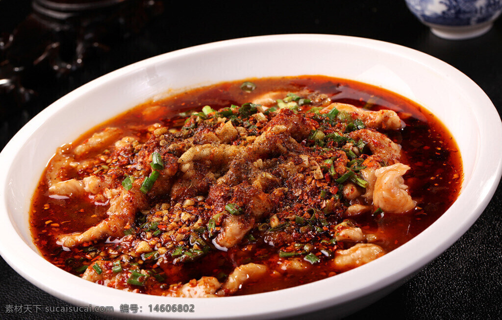 水煮肉片 川菜 中餐 美食 家常菜 辣味 传统菜肴 四川风味 红油汤底 牛肉片 猪肉片 麻辣 香辣 中式料理 特色菜