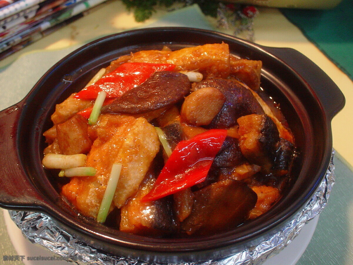红烧 三文 鱼头 腩 煲 中华美食 中国美食 美食摄影 菜谱素材 餐饮美食