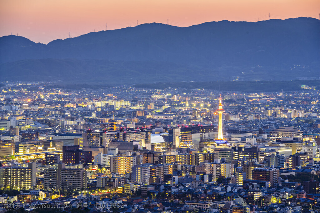 城市夜景 山脉背景 夕阳余晖 灯光璀璨 建筑空间 高楼林立 都市风光 夜晚景色 街景摄影 城市灯光 现代建筑 繁华都市 夜晚灯光