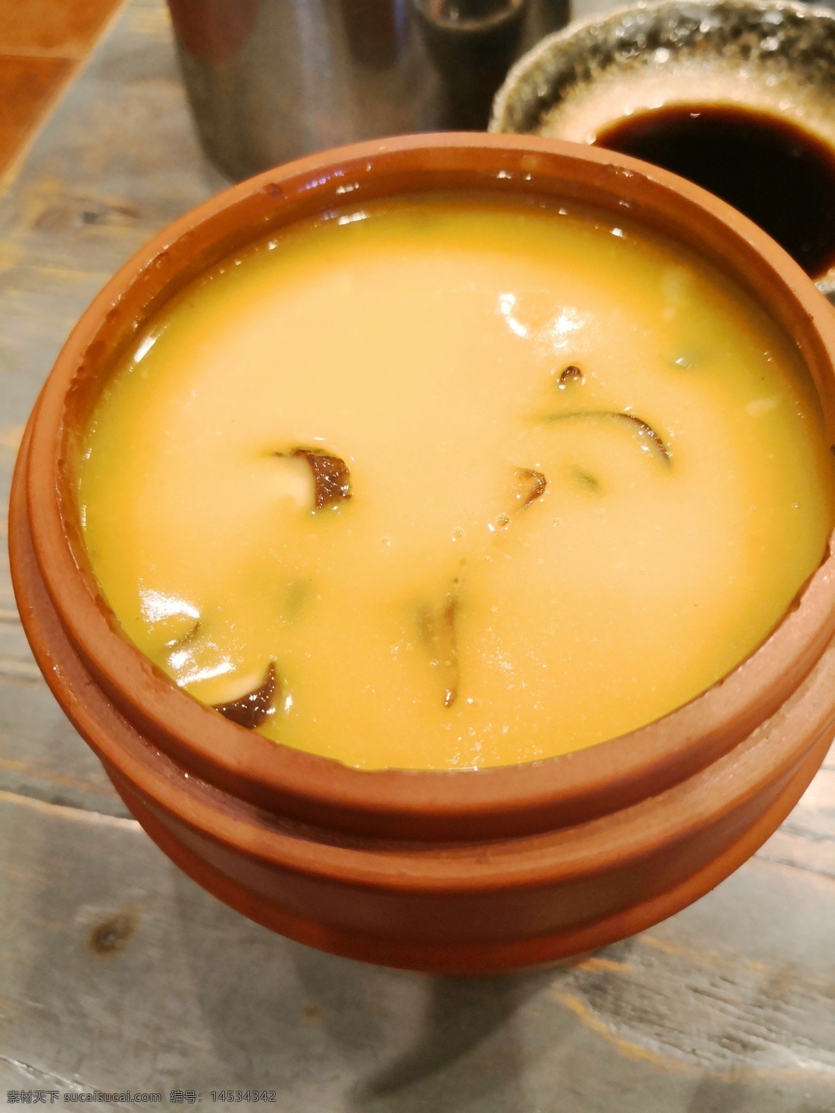 广东煲汤 煲汤 海鲜 菌菇煲汤 汤品 广东特色美食 餐饮美食 传统美食