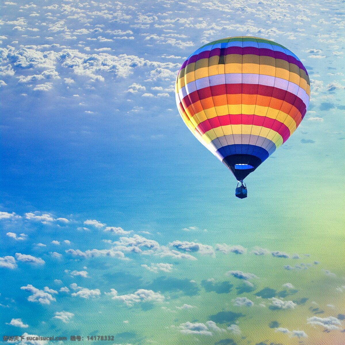蓝天 里 热 汽 球 天空 白云 热汽球 飞翔 其他类别 生活百科