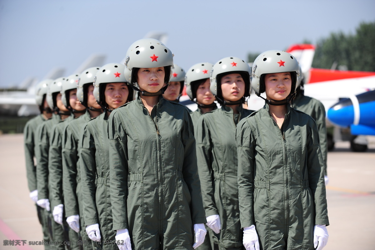 交接飞机 女飞 飞机 女子飞行员 女飞行员 女兵 空军 飞机场 职业人物 人物图库